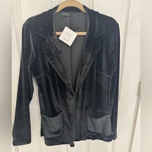 Chic Black Velvet Blazer